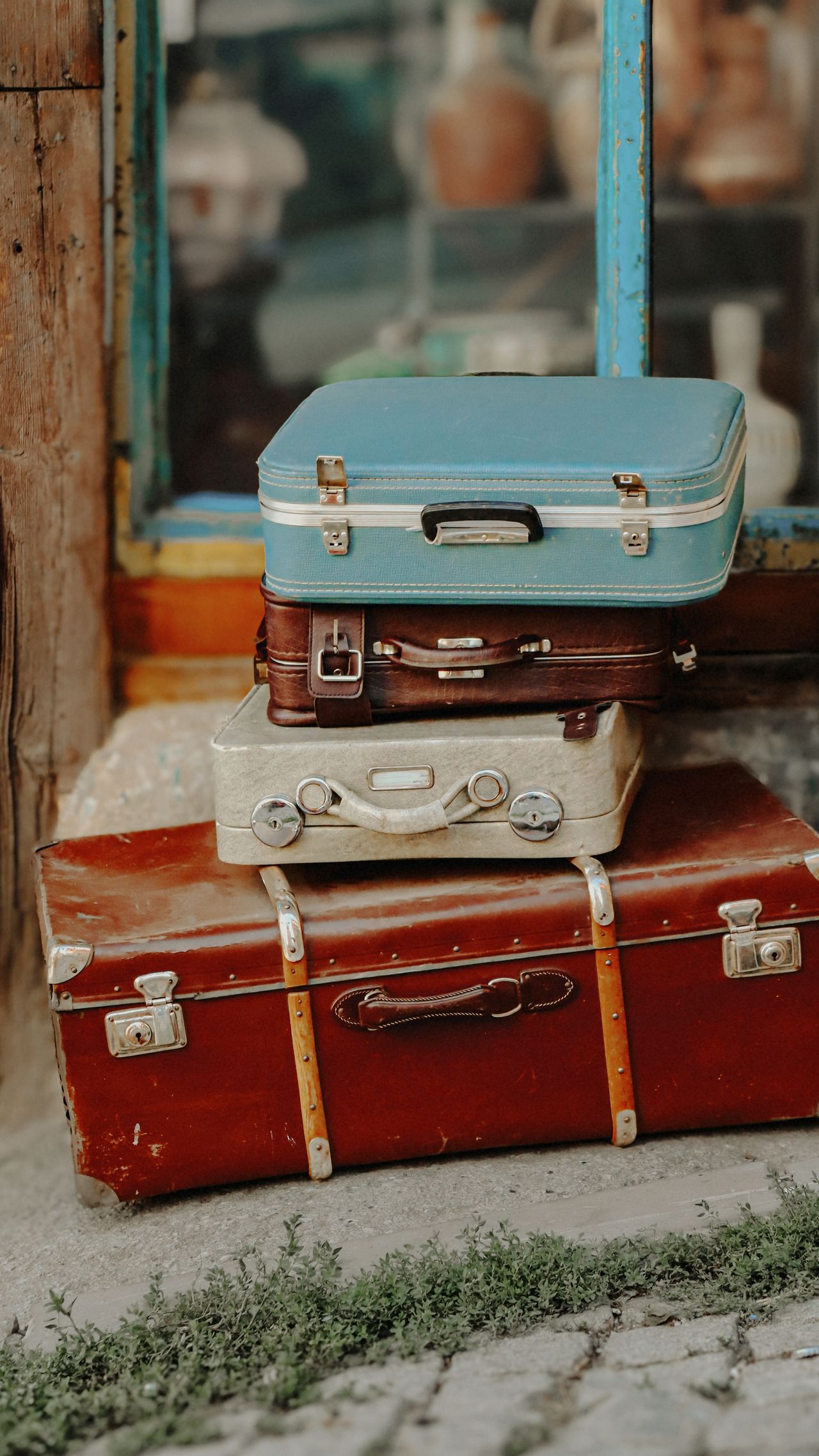 Chef Jobs Abroad for Families: Visas, Schools & Housing When You're Not Going Alone