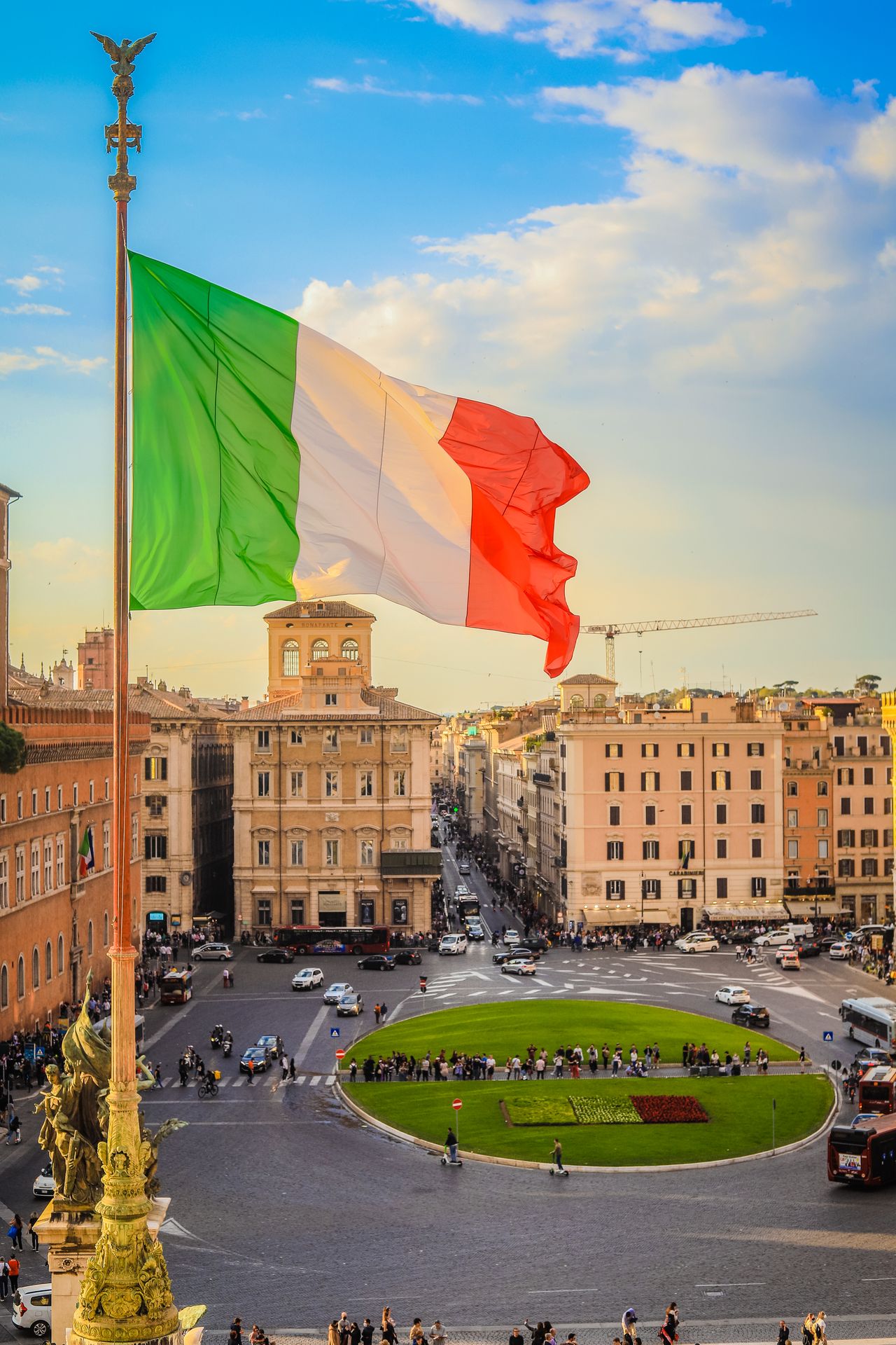 Working as a Chef in Italy (2026 Guide): Jobs, Visas, Salaries & Lifestyle